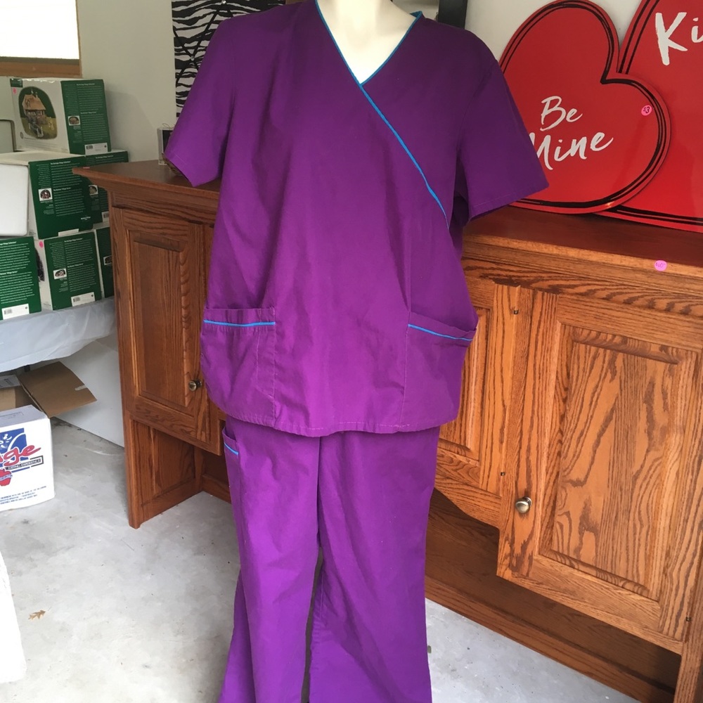 Scrubs ~ Deep Purple w/Teal Accents ~ Sz Large